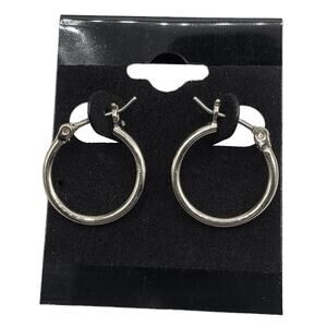 5/10 NWT Gunmedal gray tone hoop earrings